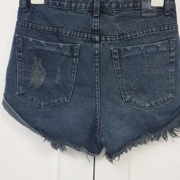 One teaspoon distressed dark denim shorts, 10/28 - Picture 8 of 9